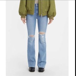 Women’s Levi’s Jeans Flare Distressed Ripped size 31 high rise